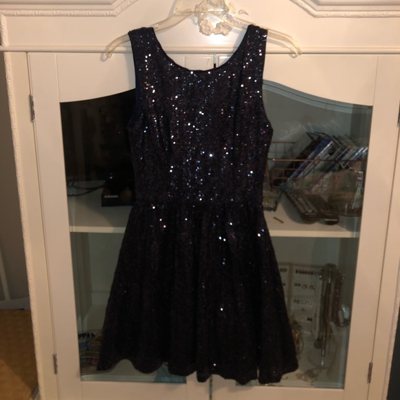 Dress - Picture 4 of 6